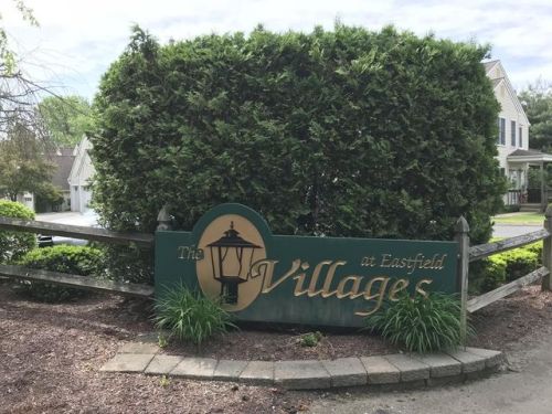 11 Castlegate Dr, Springfield MA  01129-1293 exterior