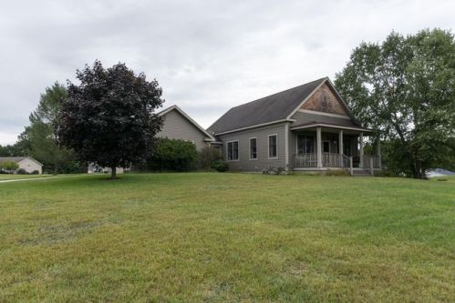 5490 Dalton Rdg, Fennville, MI 49408-8447
