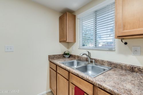 8217 Beverly St, Tucson AZ 85710-5931 exterior