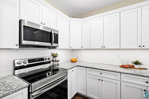 4063 Ugstad Rd, Duluth MN 55811-3621 exterior