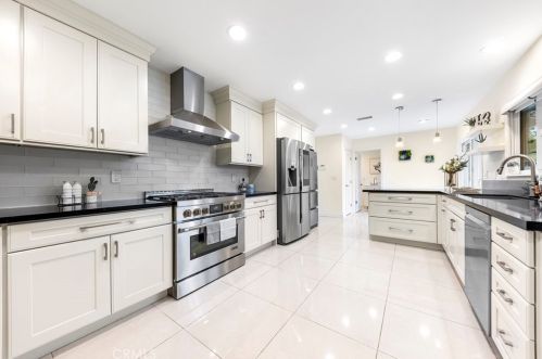 1347 Dana Pl, Fullerton CA  92831-1108 exterior