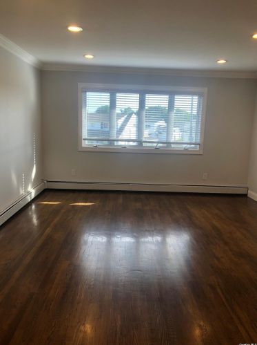 27 Marilyn Ct, Babylon NY  11704-7914 exterior