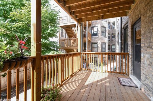 1964 Howe St, Chicago IL  60614-5128 exterior