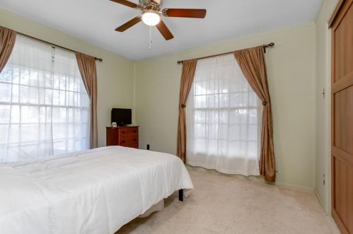 214 8 St, Irving TX 75060-5210 exterior