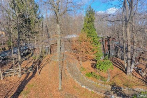 25 Sparrowbush Rd, Upper Saddle River NJ 07458-1420 exterior