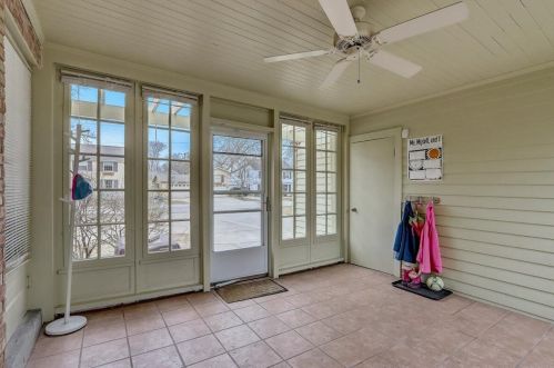 6405 Lk Dr, Milwaukee WI 53217-4229 exterior