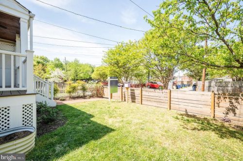 21 Clifford Ave, Alexandria VA  22305-2702 exterior