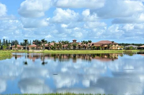 10076 Oak Tree Cir, Fort Pierce, FL 34987-2454