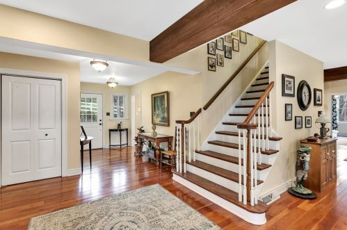 2333 Lesnett Rd, Pittsburgh, PA 15241-3239