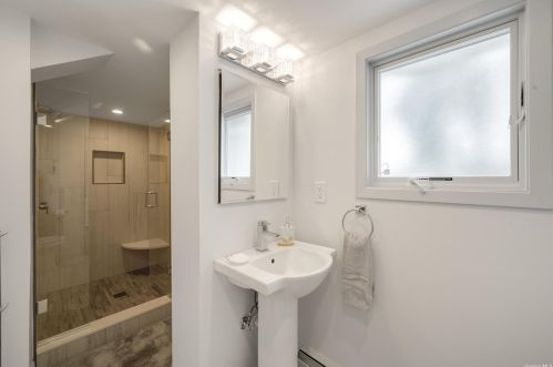 6 Bethal Ln, Commack NY 11725-1003 exterior