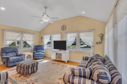 403 New York Ave, Point Pleasant Beach NJ 08742-3338 exterior