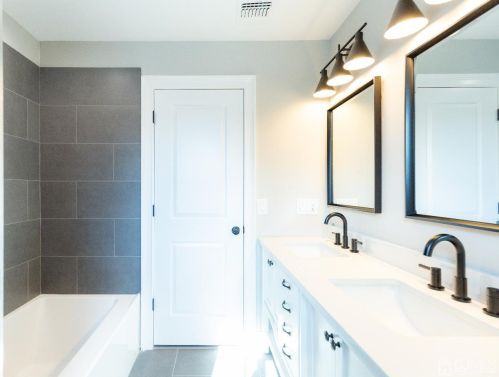 20 Linden Ave, Edison NJ 08817-3208 exterior