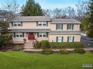 41 Greenview Dr, Pequannock Township, NJ 07440-1704