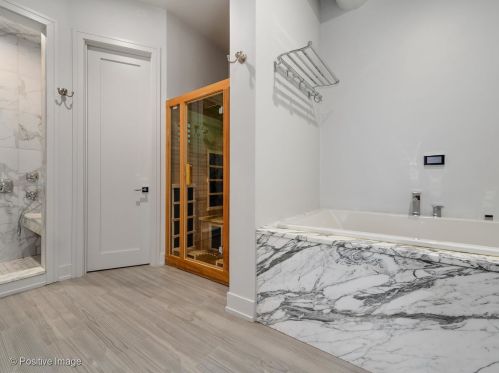 420 Grand Ave, Chicago IL 60612-1144 exterior