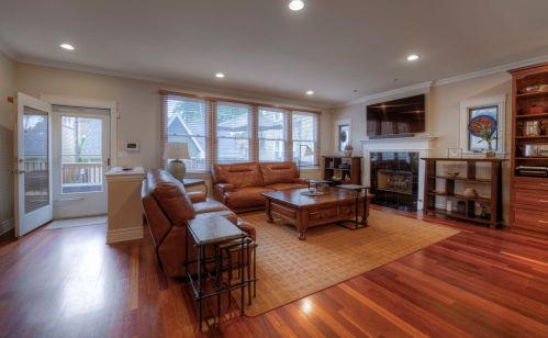 4340 Mozart St, Chicago IL 60618-1528 exterior