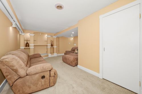 9006 Vine Ave, Bull Valley IL 60097-8243 exterior