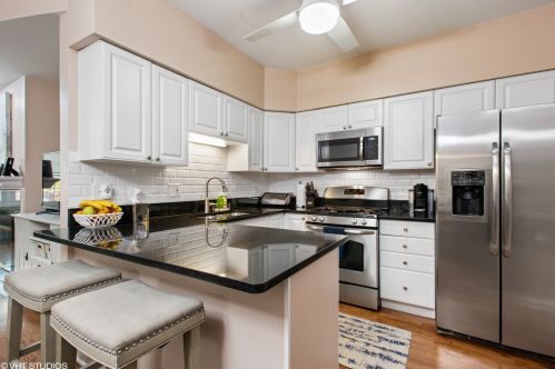 2619 Ashland Ave, Chicago, IL 60614-1171