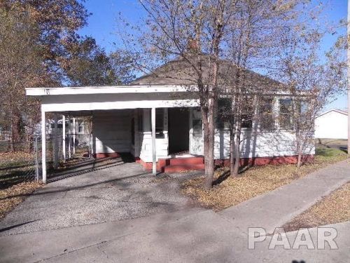 1315 Sommerset St, Pekin, IL 61554-2067