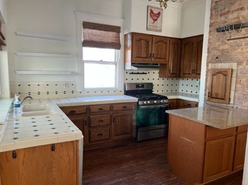 658 Glenwood Ave, Joliet, IL 60435-7010