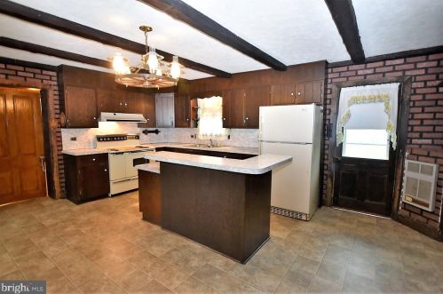 795 Abbottstown Pike, Hanover PA 17331-8235 exterior