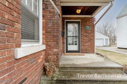 1177 Cornell Rd, Meskegon MI 49441-3833 exterior