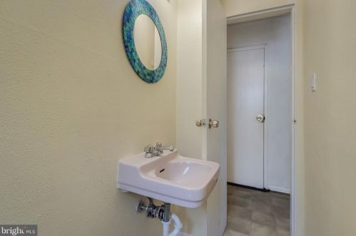 3928 Vermont Ave, Alexandria VA 22304-6326 exterior