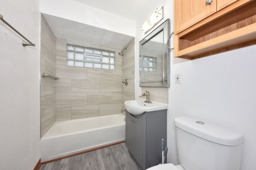 4649 20th St, Milwaukee WI  53221-2807 exterior