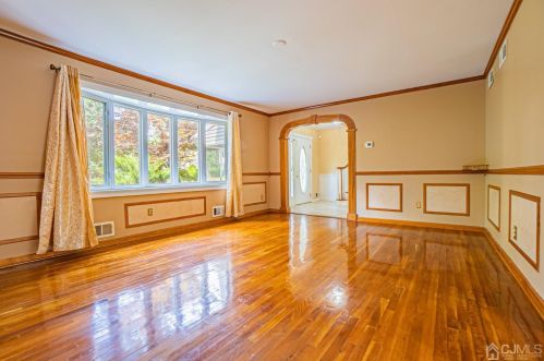 35 Sandalwood Dr, Edison NJ 08820-1249 exterior