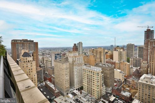 111 15th St, Philadelphia PA 19102-2625 exterior