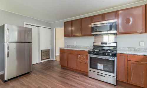 2112 Glen Flora Ave, Waukegan IL 60085-1300 exterior