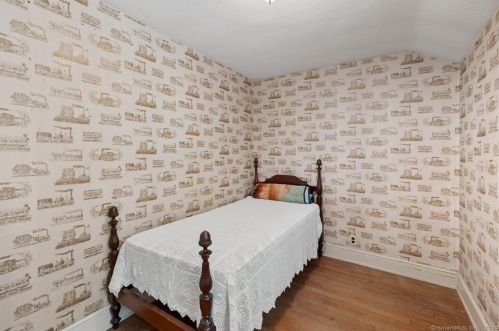 34 Hartford Ave, Hartford CT 06111-1501 exterior