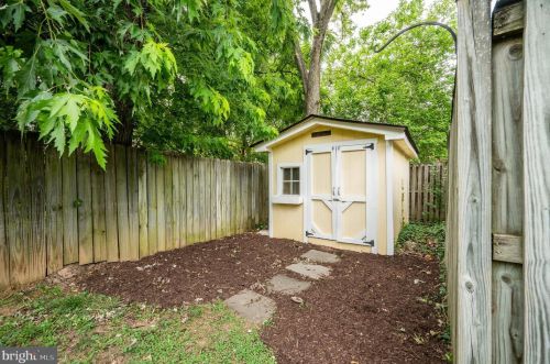 16 Monroe Ave, Alexandria VA 22301-1923 exterior