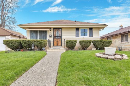 4718 69th St, Milwaukee, WI 53220-4430