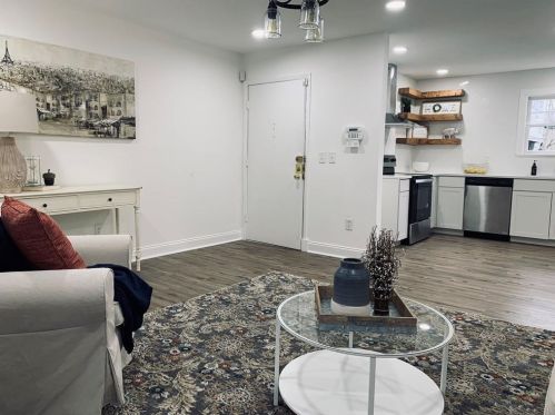 106 De Arc Pl, Atlanta, GA 30327-1018