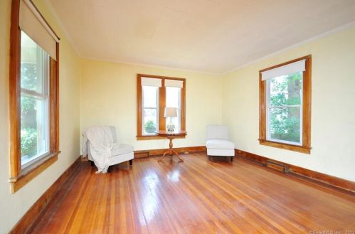 34 Windsor St, Enfield CT 06082-2815 exterior