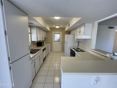 25258 Pinewood Dr, Chandler AZ  85248-6643 exterior