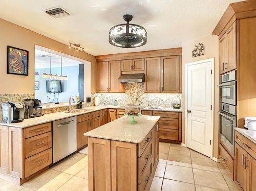 8771 Ashworth Dr, Tampa, FL 33647-2269