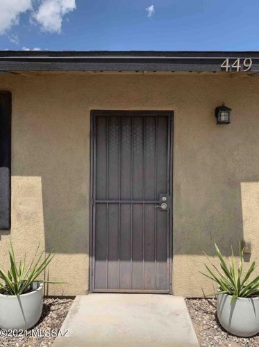 449 Lester St, Tucson AZ 85705-8923 exterior
