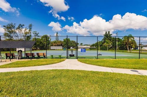 168 Marseille Dr, Naples FL 34112-7102 exterior