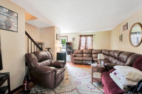 23 Horace St, Manchester CT 06040-6423 exterior