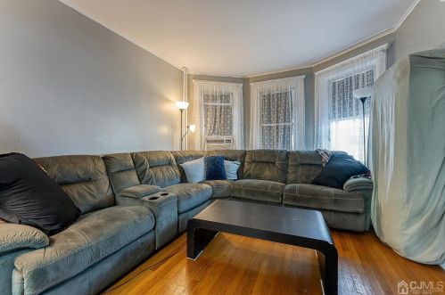 366 Oak St, Perth Amboy NJ 08861-4039 exterior