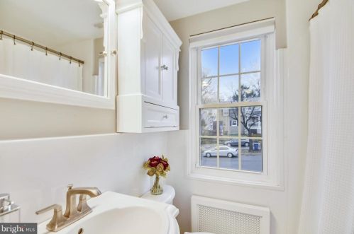 207 Burgess Ave, Alexandria VA 22305-1903 exterior