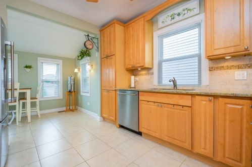 5918 Elston Ave, Chicago, IL 60646-5508