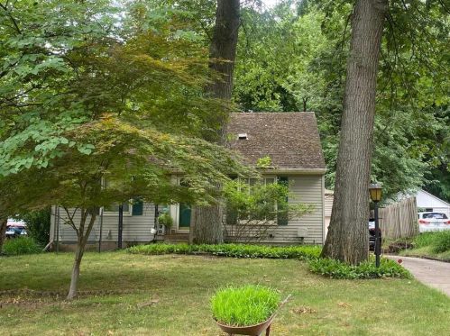 2921 Rosewood Ave, Grand Rapids, MI 49508-1405