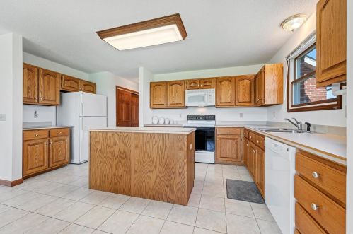 103 Wolf Trl Ct, Defiance MO 63341-1356 exterior