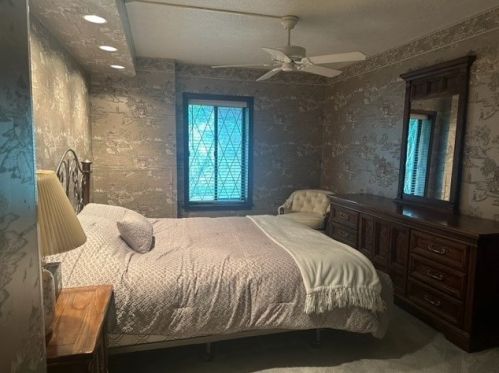 2011 Thornberry Dr, Pittsburgh PA 15235-5062 exterior