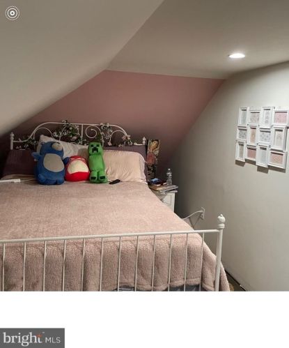 5 Clinton Ave, Camden NJ 08109-2006 exterior