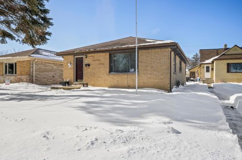 3935 81st St, Milwaukee, WI 53222-2931