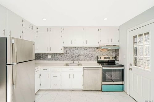 17 Caldwell St, Huntington Station NY 11746-1859 exterior