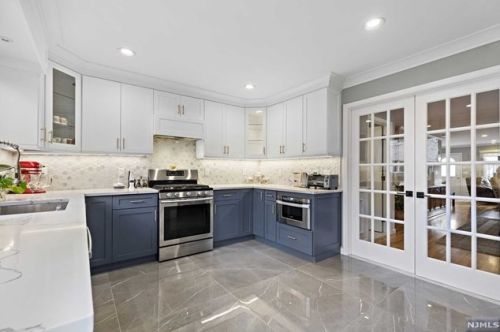 385 Lincoln Ave, Cliffside Park NJ 07010-1820 exterior